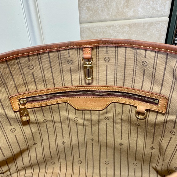 Louis Vuitton Delightful Monogram Print - Picture 8 of 9